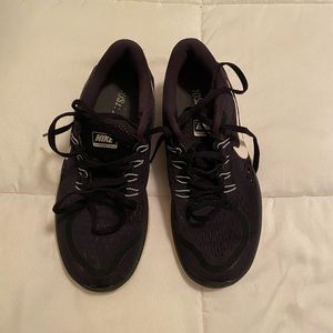Black Nike Flex Run 2017 Sneakers